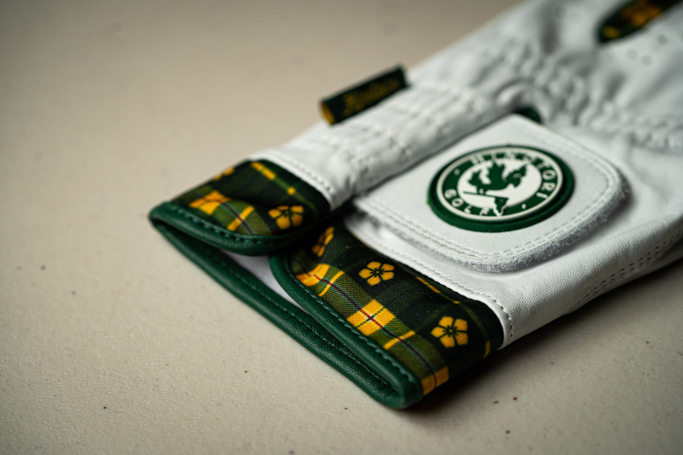 Women's Azalea Kingdom Signature Glove