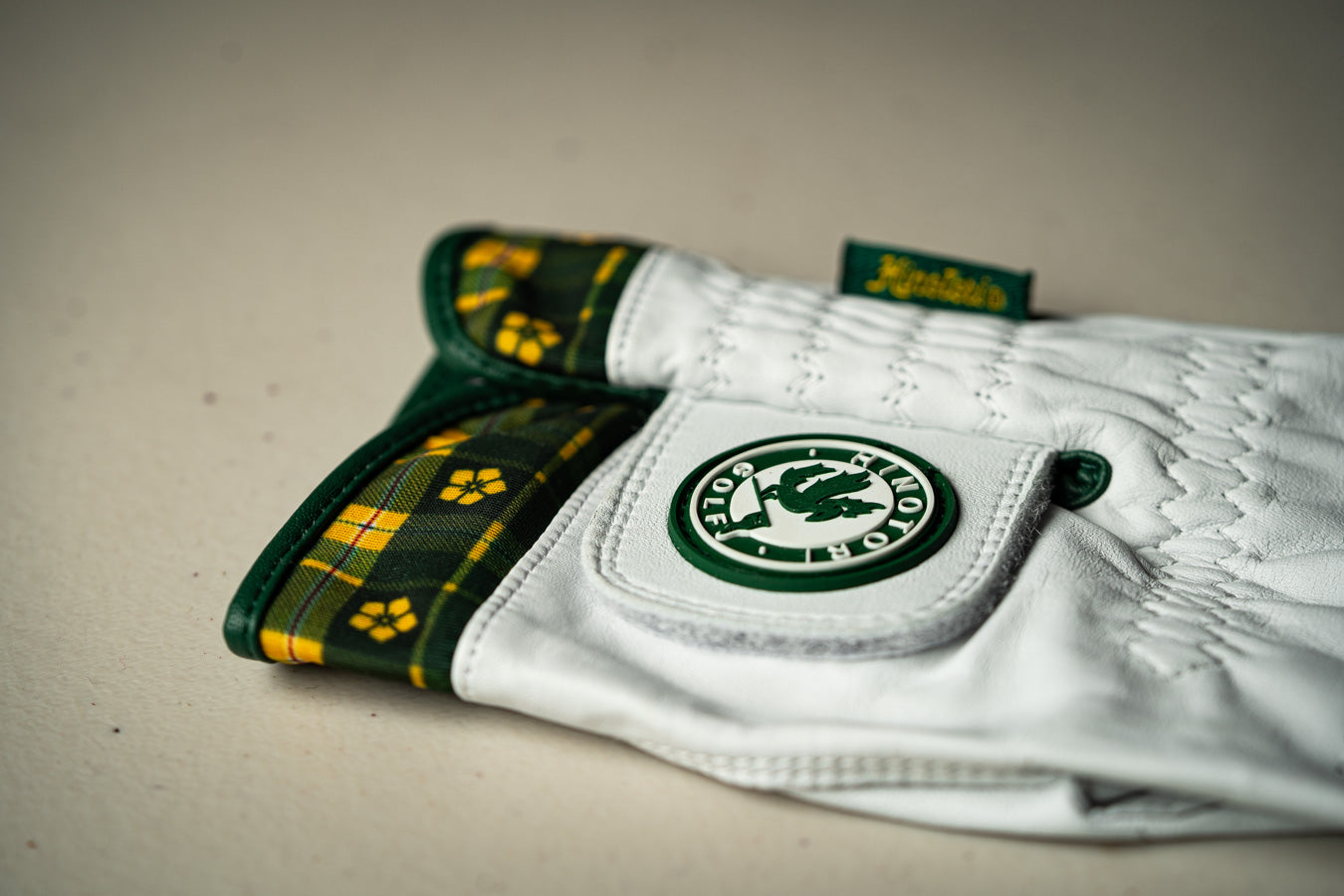 Women's Azalea Kingdom Signature Glove