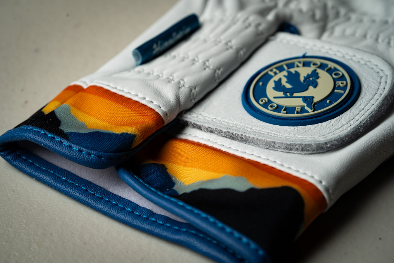 Men's Horizon Crest Signature Glove